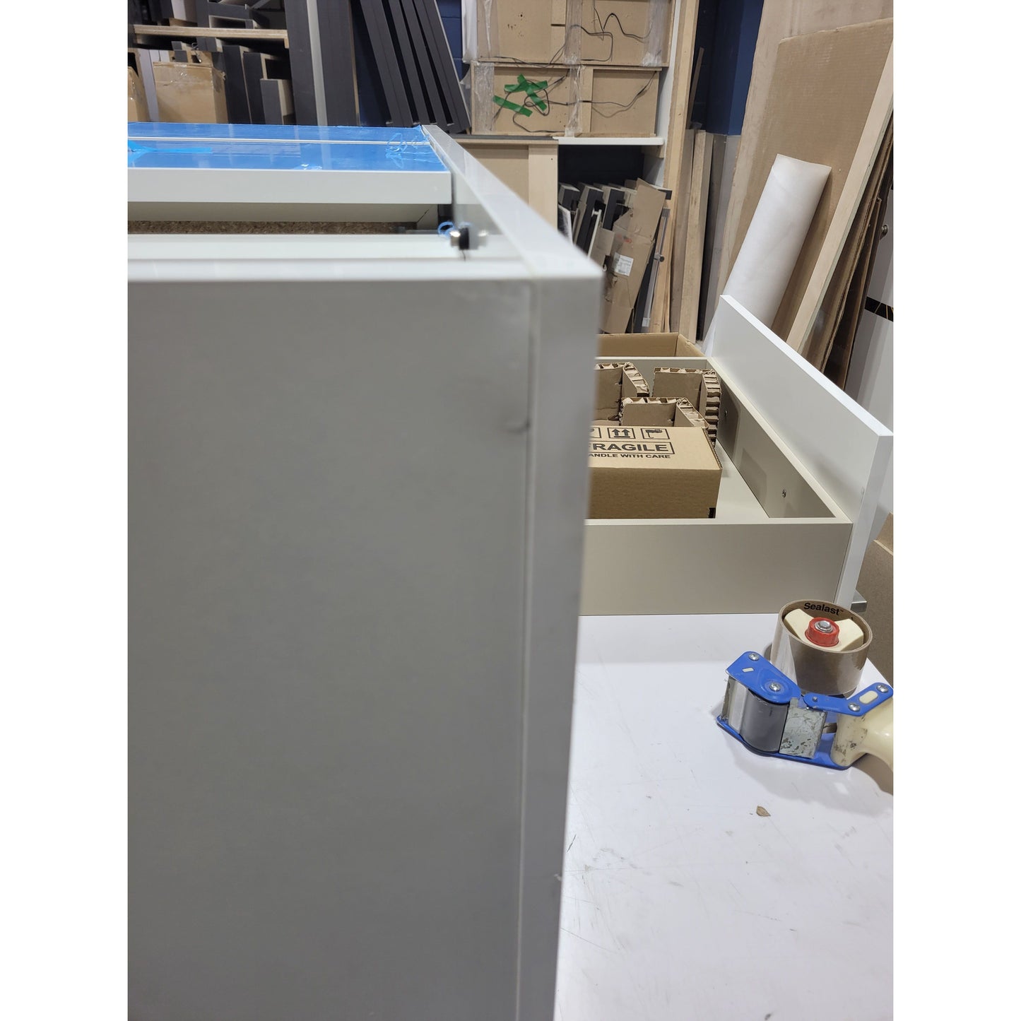 Vanity 24" (600) gloss white Noja floor standing (Demo vanity #U)