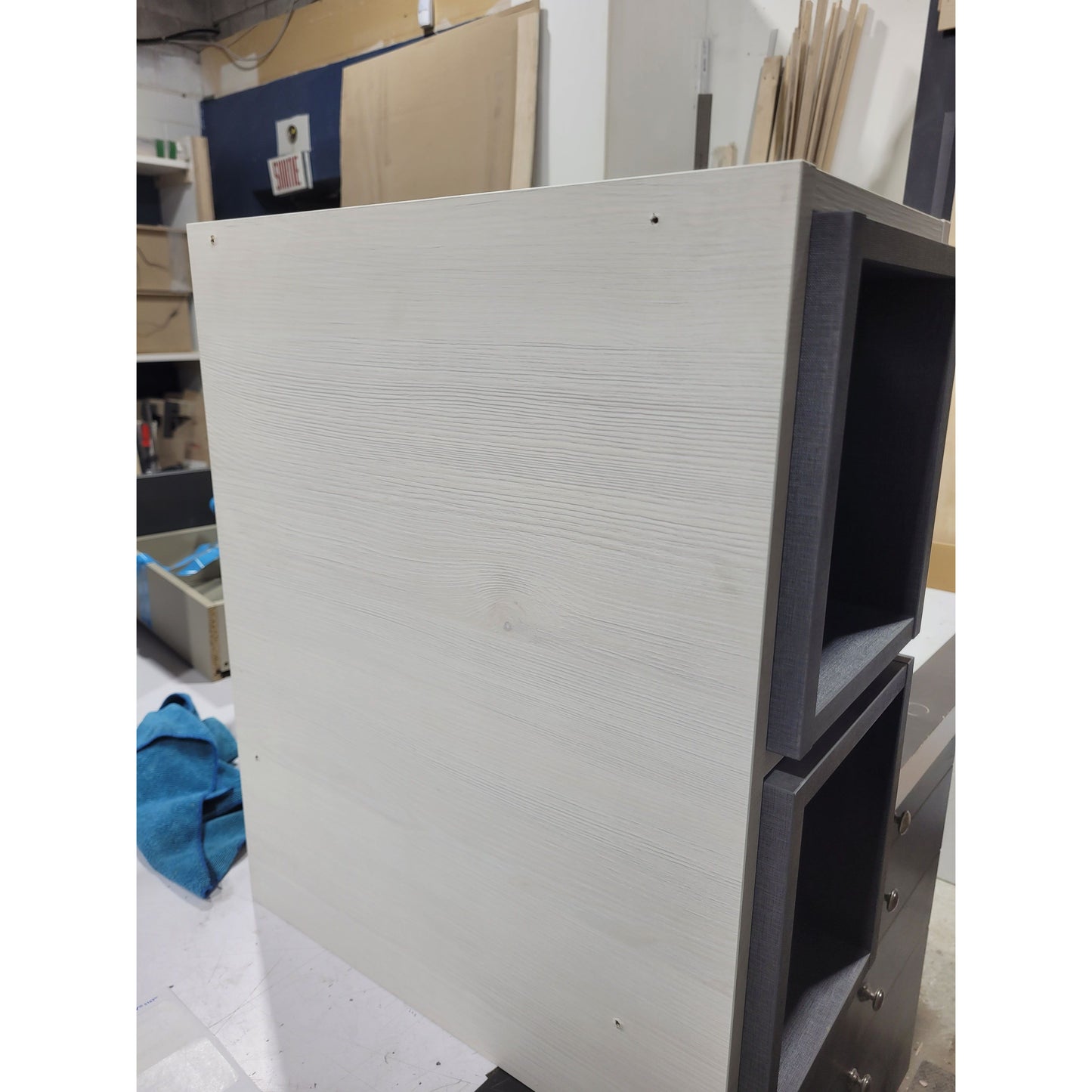 Wall-hung storage unit Alliance 10 inches (250) 2 open spaces Sbiancato + Carbon-Tx niches (Demo storage unit #X)